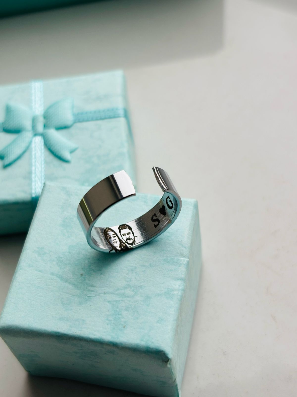 Adjustable Photo Ring