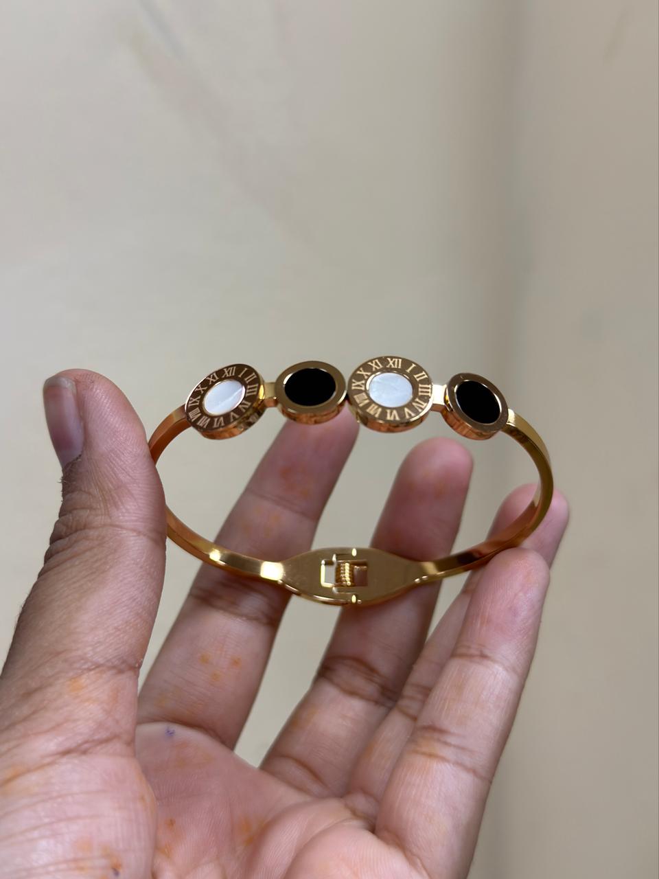 Anti Tarnish Classy Bracelet