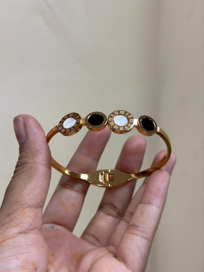 Anti Tarnish Classy Bracelet