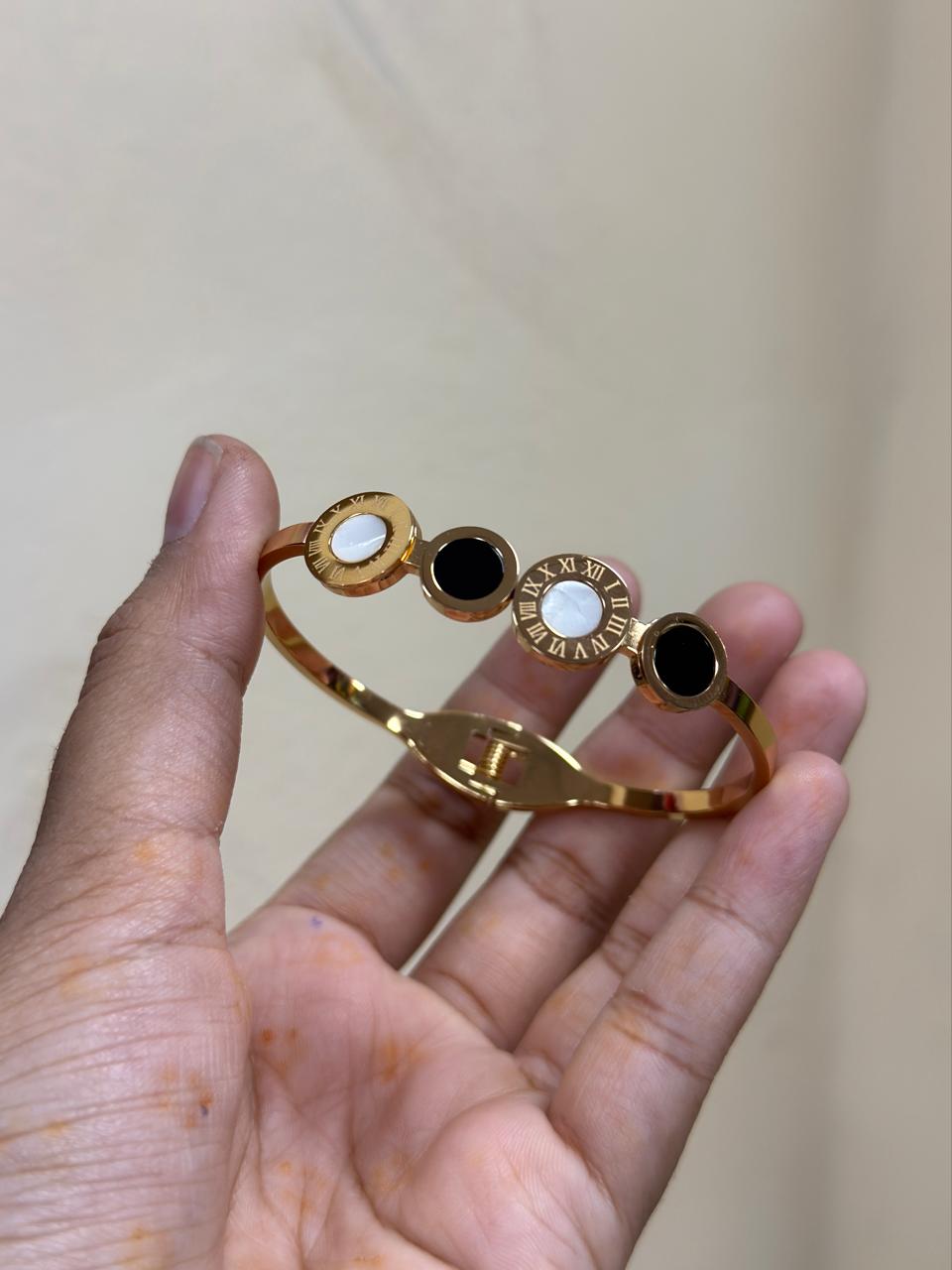 Anti Tarnish Classy Bracelet