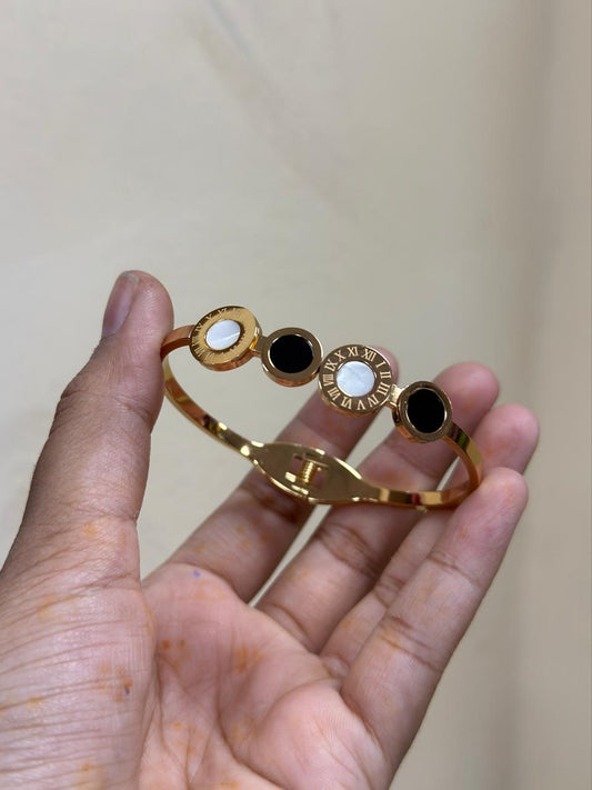 Anti Tarnish Classy Bracelet