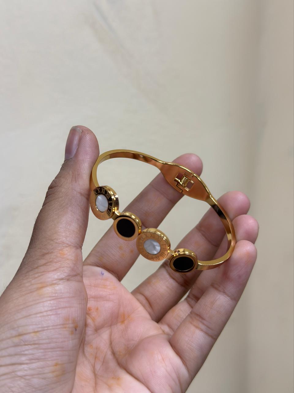 Anti Tarnish Classy Bracelet