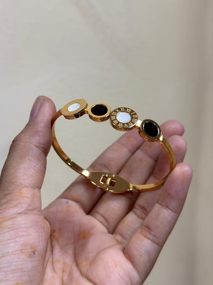 Anti Tarnish Classy Bracelet