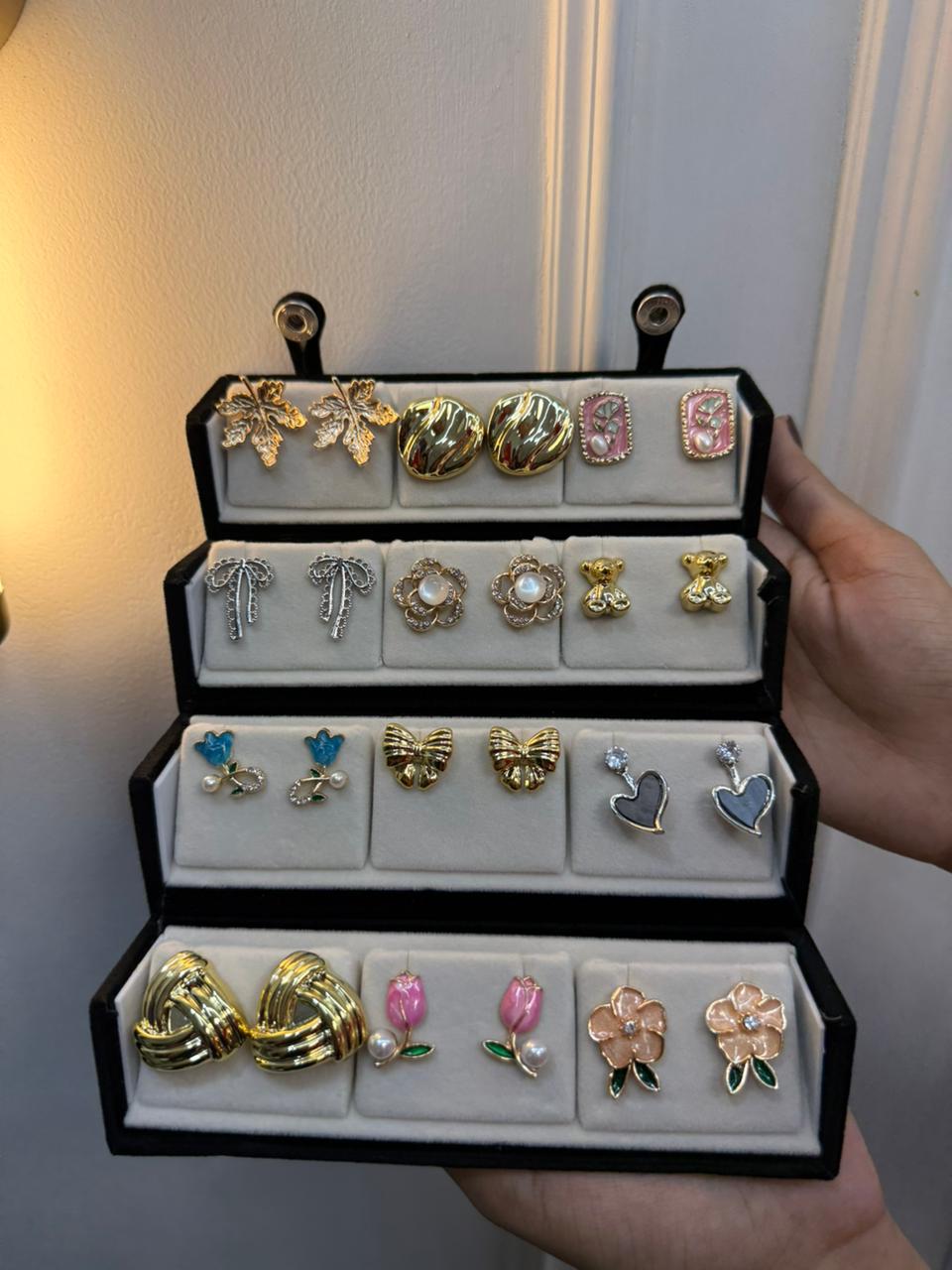 Mini 12 in 1 Box with Earrings 🌸